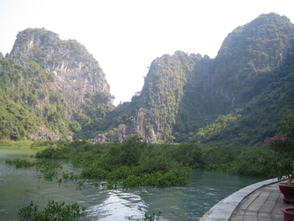 Halong Bay Vietnam - Boat Cruise